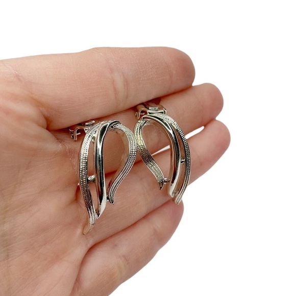 Vintage Sarah Coventry Silver Tone Swirl Teardrop Brooch & Clip On Earrings - Picture 2 of 9